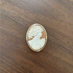 Vintage Cameo Brooch